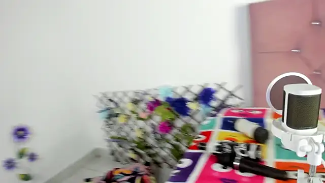 nicol jone1 online show from 03-21-25, 10:28