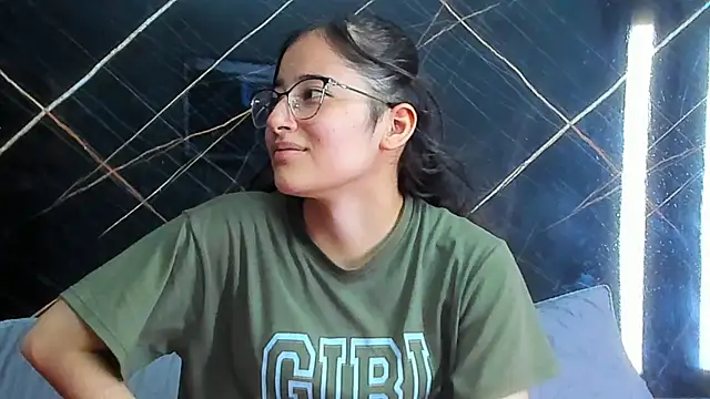 Snapshot of Couplehot__1 chatting on 09-12-25, 03:39 Couplehot 1 online show from 09-12-25, 03:39