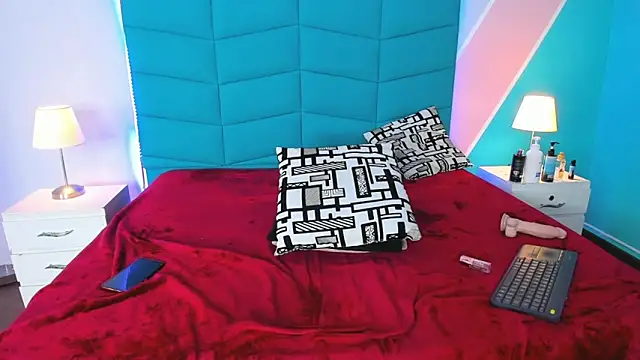 Iris Thompson  online show from 03-07-25, 08:55