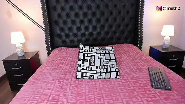 Iris Thompson  online show from 03-09-25, 04:44