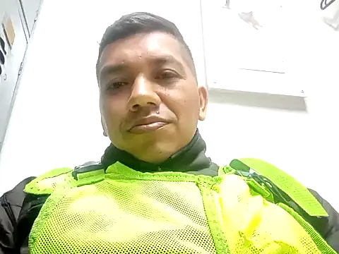 Snapshot of angelito0219 chatting on 01-05-25, 04:14 angelito0219 online show from 01-05-25, 04:14