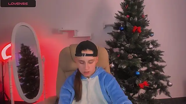 Snapshot of Dolly__Queen_ chatting on 12-08-24, 11:19 Dolly Queen online show from 12-08-24, 11:19