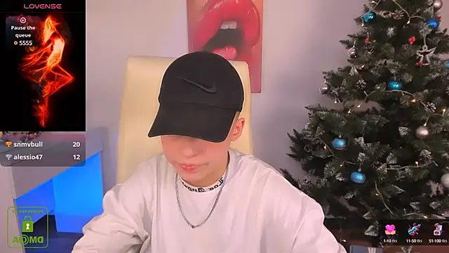 Snapshot of Dolly__Queen_ chatting on 12-21-24, 02:41 Dolly Queen online show from 12-21-24, 02:41