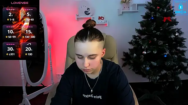 Snapshot of Dolly__Queen_ chatting on 01-12-25, 08:25 Dolly Queen online show from 01-12-25, 08:25