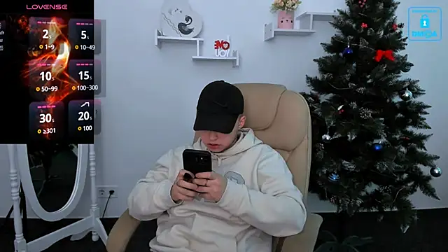 Snapshot of Dolly__Queen_ chatting on 01-19-25, 09:23 Dolly Queen online show from 01-19-25, 09:23