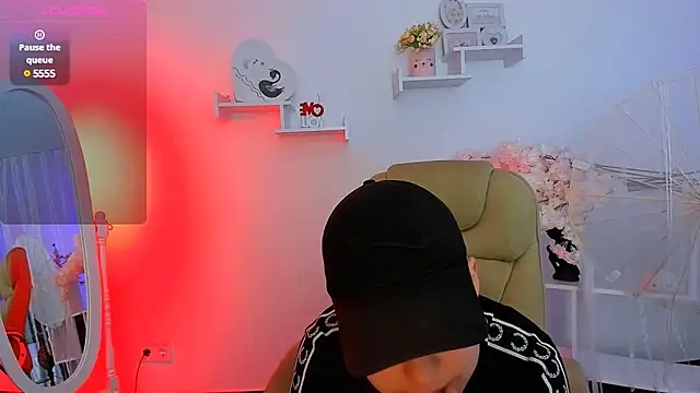 Snapshot of Dolly__Queen_ chatting on 02-11-25, 09:25 Dolly Queen online show from 02-11-25, 09:25