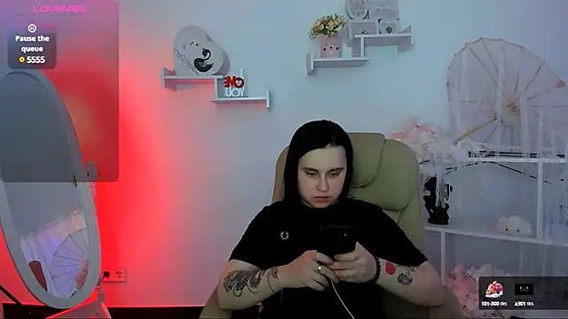 Snapshot of Dolly__Queen_ chatting on 03-07-25, 08:22 Dolly Queen online show from 03-07-25, 08:22