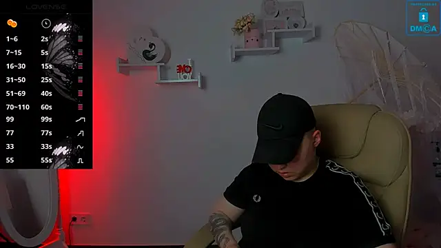 Snapshot of Dolly__Queen_ chatting on 03-22-25, 11:20 Dolly Queen online show from 03-22-25, 11:20