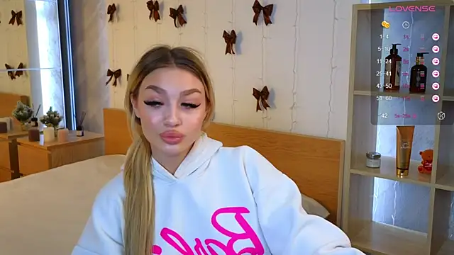 Ella Milla online show from 12-24-24, 08:33