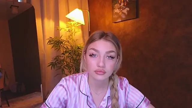 Ella Milla online show from 01-07-25, 11:26