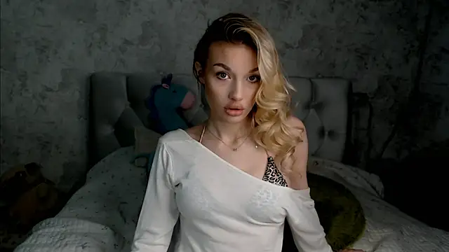 Ella Milla online show from 06-05-26, 02:12