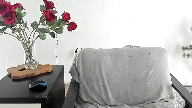 MendiPetite online show from 04-03-26, 08:23