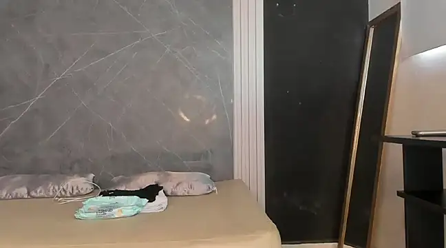 Snapshot of YummyDuooo chatting on 02-06-25, 01:32 YummyDuooo online show from 02-06-25, 01:32