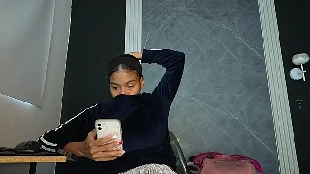 Snapshot of YummyDuooo chatting on 10-01-25, 12:11 YummyDuooo online show from 10-01-25, 12:11