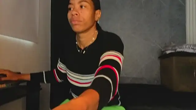 Snapshot of YummyDuooo chatting on 10-07-25, 12:57 YummyDuooo online show from 10-07-25, 12:57