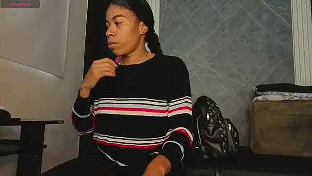 Snapshot of YummyDuooo chatting on 10-10-25, 12:04 YummyDuooo online show from 10-10-25, 12:04