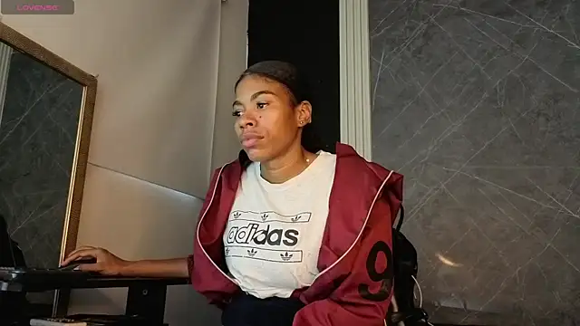 Snapshot of YummyDuooo chatting on 10-15-25, 12:05 YummyDuooo online show from 10-15-25, 12:05