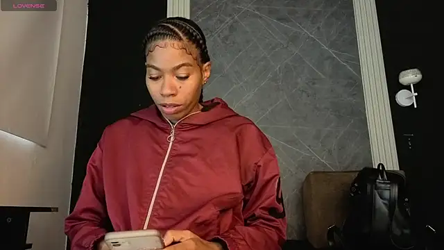 Snapshot of YummyDuooo chatting on 11-12-25, 12:05 YummyDuooo online show from 11-12-25, 12:05