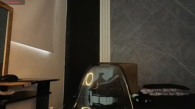 Snapshot of YummyDuooo chatting on 11-14-25, 05:11 YummyDuooo online show from 11-14-25, 05:11