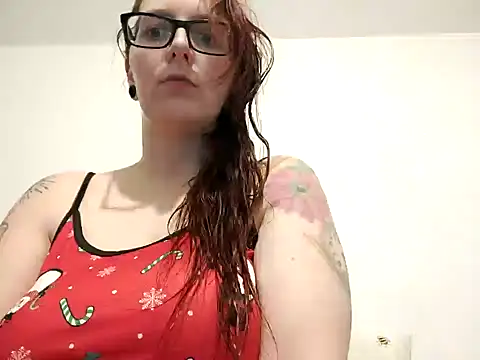 Snapshot of Selena_Lux chatting on 12-22-24, 06:59 Selena Lux online show from 12-22-24, 06:59