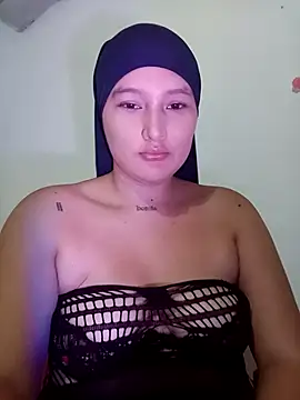 Snapshot of Celeste_camila18 chatting on 10-19-25, 05:52 Celeste camila18 online show from 10-19-25, 05:52