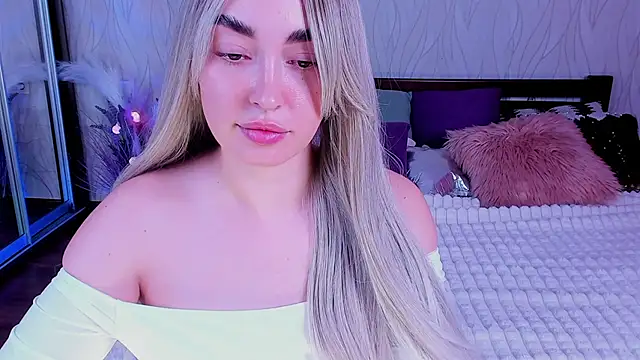 Miss Elia online show from 12-21-24, 08:21