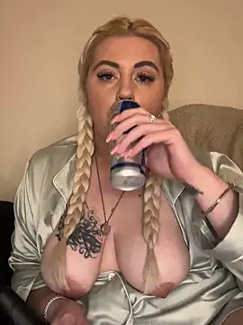 Blondiee3088 online show from 02-10-25, 04:47