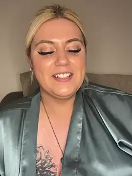 Blondiee3088 online show from 03-03-25, 04:35