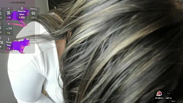 Snapshot of AntonellaRosee_ chatting on 03-05-25, 02:45 AntonellaRosee  online show from 03-05-25, 02:45