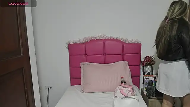 Snapshot of AntonellaRosee_ chatting on 10-23-25, 12:48 AntonellaRosee  online show from 10-23-25, 12:48
