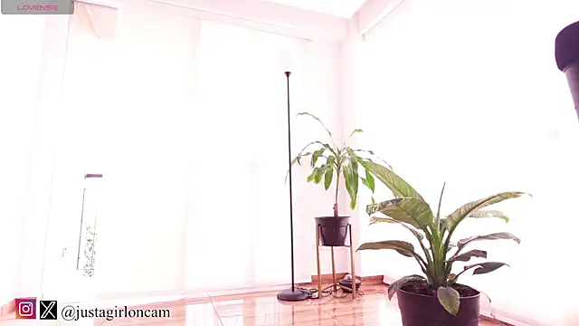 nicollefiorett online show from 03-20-25, 07:14