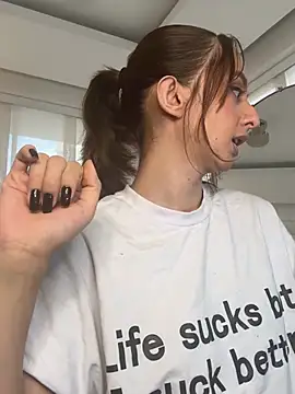 nicollefiorett online show from 04-28-26, 10:04