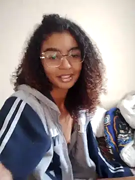 Snapshot of Emanuelle_manu chatting on 05-04-26, 02:02 Emanuelle manu online show from 05-04-26, 02:02