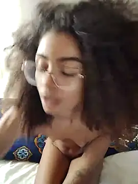 Snapshot of Emanuelle_manu chatting on 05-28-26, 02:25 Emanuelle manu online show from 05-28-26, 02:25