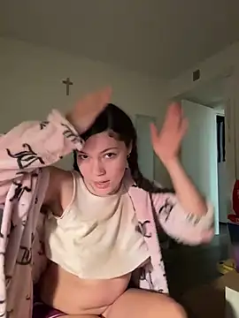 Snapshot of ladylavish chatting on 12-15-24, 01:35 ladylavish online show from 12-15-24, 01:35