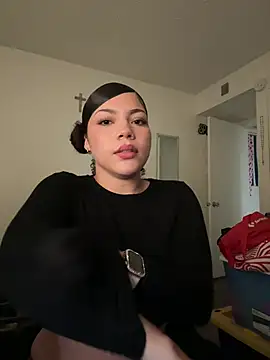 Snapshot of ladylavish chatting on 12-15-24, 08:19 ladylavish online show from 12-15-24, 08:19