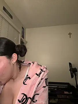 Snapshot of ladylavish chatting on 12-15-24, 11:23 ladylavish online show from 12-15-24, 11:23