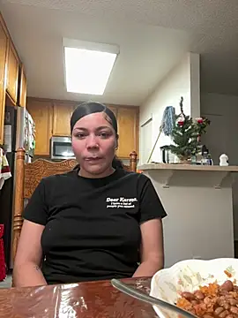 Snapshot of ladylavish chatting on 12-16-24, 06:43 ladylavish online show from 12-16-24, 06:43