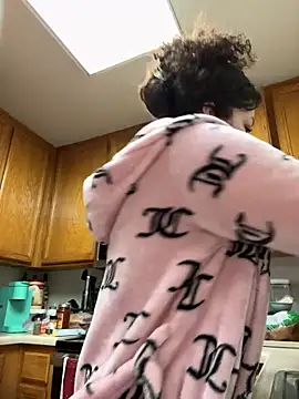 Snapshot of ladylavish chatting on 12-20-24, 03:36 ladylavish online show from 12-20-24, 03:36