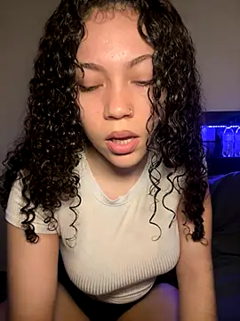 Snapshot of ladylavish chatting on 12-05-25, 05:05 ladylavish online show from 12-05-25, 05:05