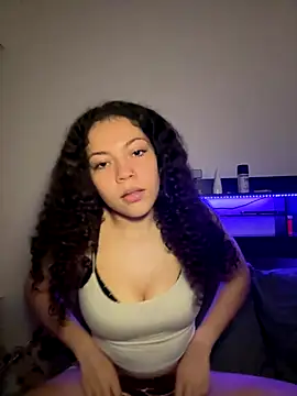 Snapshot of ladylavish chatting on 12-16-25, 05:45 ladylavish online show from 12-16-25, 05:45