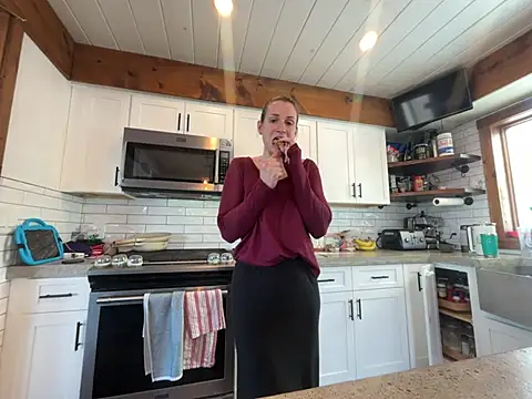 MissSwitch online show from 01-21-25, 06:23