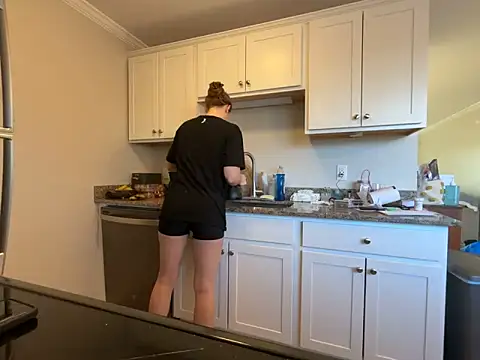 MissSwitch online show from 03-18-25, 12:47