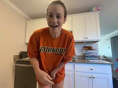 MissSwitch online show from 09-30-25, 01:38