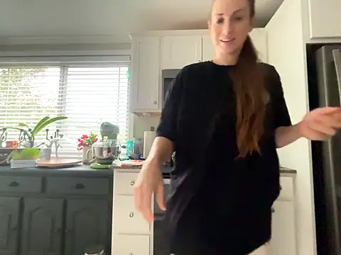 MissSwitch online show from 11-01-25, 03:03