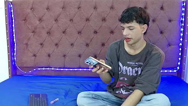 boys yourparty online show from 12-26-24, 01:43