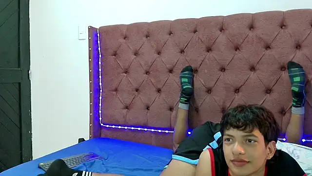 boys yourparty online show from 01-30-25, 01:42