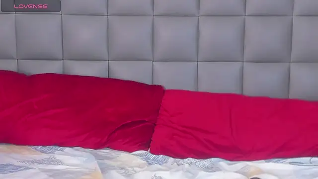 Snapshot of honey_moonts chatting on 02-15-25, 01:49 honey moonts online show from 02-15-25, 01:49