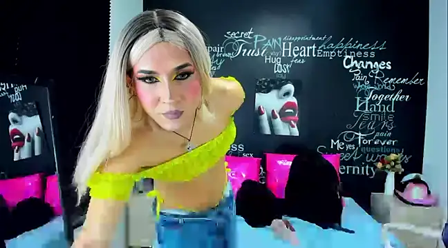 DarianaGia online show from 12-04-24, 05:05