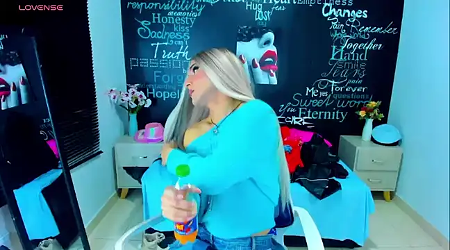 DarianaGia online show from 12-11-24, 06:14